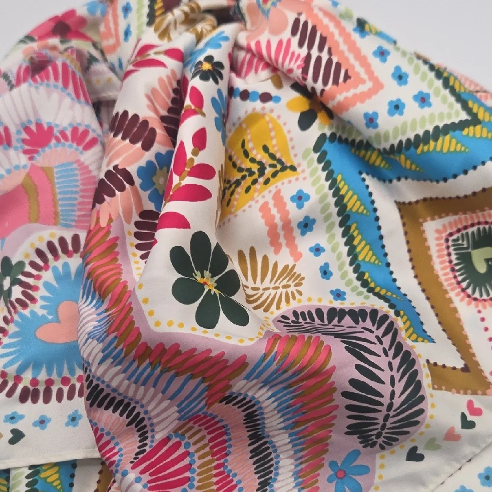 BIMBA Multicolor Heart Motif Silk-Feel Scarf